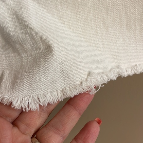 Michael Kors women’s white denim Bermuda low mid rise shorts frayed hem size 6 - Picture 7 of 14